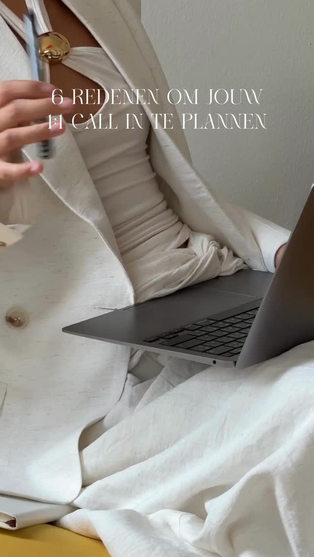 Waarom een 1:1 Coaching Traject een gamechanger is voor jouw business 👉🏼
Loop je vast in je strategie of weet je niet goed hoe je jouw content naar een hoger niveau tilt?
Tijdens een persoonlijke 1:1 call krijg je:
- De juiste strategie die écht bij jouw bedrijf past
- Een kritische blik van buitenaf die blinde vlekken zichtbaar maakt
- Ontzettend veel kennis en ervaring die je direct kunt toepassen
- Creatieve en doordachte input waar je zelf misschien niet aan had gedacht
- Consistentie én een stok achter de deur om in actie te blijven
- Volledige controle over jouw eigen content, met meer rust en structuur
Met andere woorden: een investering in focus, groei en resultaat. 💥
Ben jij klaar voor een echte online glow up? Plan dan vrijblijvend een kennismaking in!
#socialmediacoach #socialmediamanager #socialmediastrategie #zwolle #instagramcoach #onlinegroeien