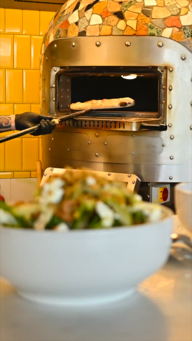 Sunday! Bring on the cheat meals
•
•
•
#etienpizzabar #pizza #pizzavibes #pizzalover #eatpizza #italianpizza #voula #psychiko #food #foodstagram