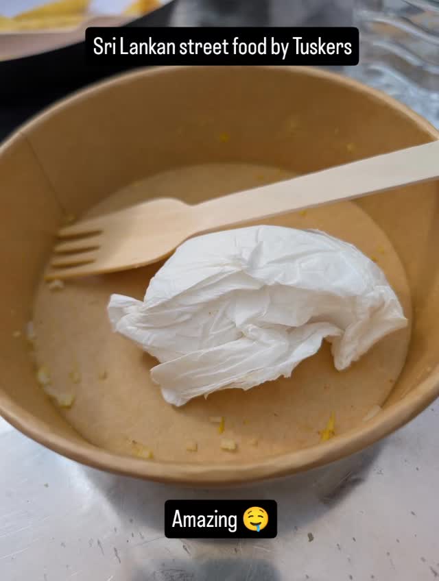 Mmm mmm -coconut curry potato, lentil daal, cucumber and pineapple salad with basmati rice. Oh, and some spicy dessicated coconut to tie it all together. Freaking amazing @the.tuskers - scoffed it down at the Perth 125 celebrations yesterday.
#scotland #srilanka🇱🇰 #food #streetfood