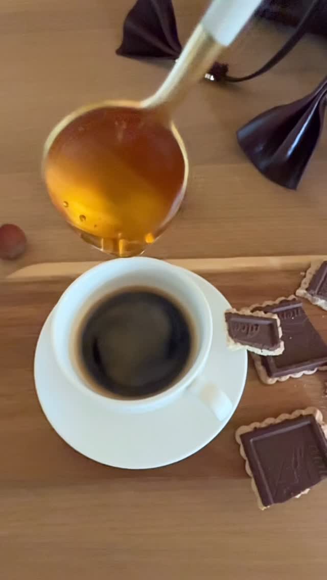 Czekoladowy brąz – kolor sezonu, który nigdy nie wychodzi z mody.
Nasze torby KULIK łączą ekologię, rzemieślniczą precyzję i ponadczasowy design.
Możesz nosić je na co dzień, do pracy i na wyjątkowe okazje.
Skóra z certyfikatami ekologicznymi
Funkcjonalność i elegancja w jednym
Ręcznie szyte w Polsce
Wybierz swoją historię w kolorze czekolad🐦⬛