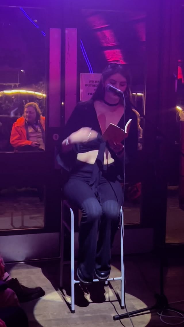 Candid (Late Night Thoughts While Reading Ali Smith’s Girl Meets Boy) performed at @poetryatinndeep at my book launch in March 💛
Full video available to watch on YouTube at the link in my bio 🔗
Candid is included in my poetry collection Fainting Girl, which is available to buy on my website - also at the link in my bio 📖
Be quick, there’s only 3 hard copies left!! 📚