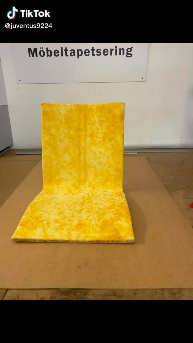 #matstolar #möbeltapetsering #möbeldesign #svart