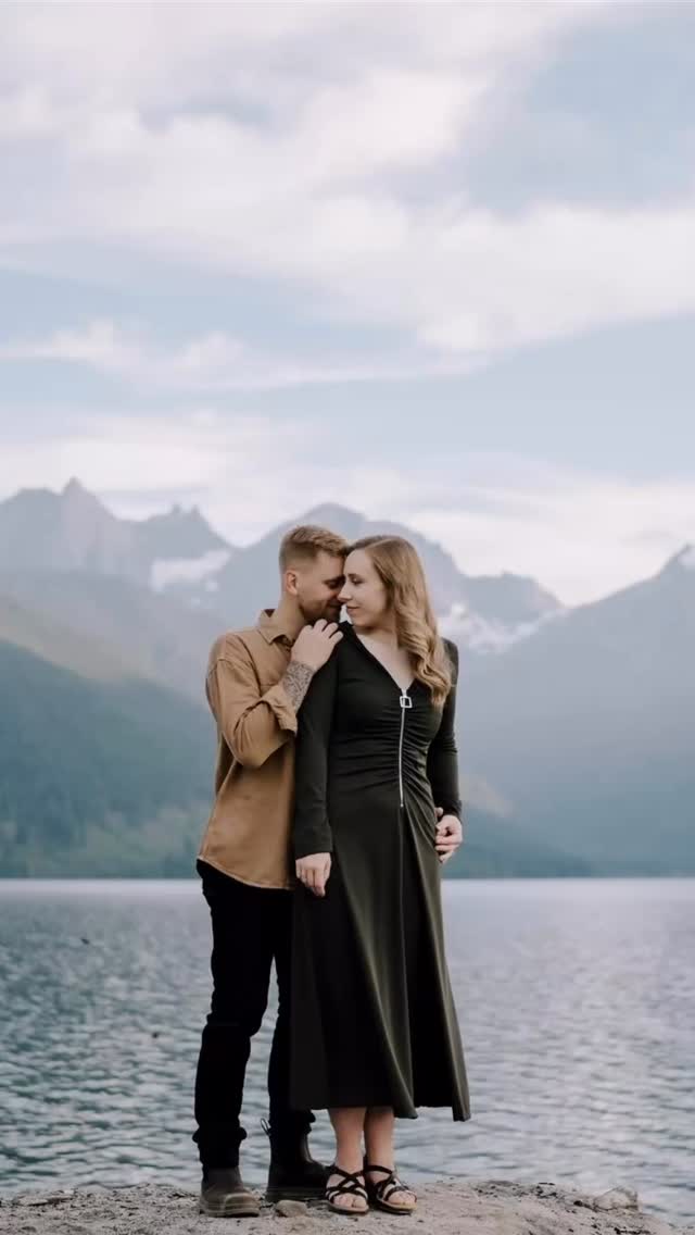 Every time I photograph in places like this, I’m reminded how lucky we are to have these views as our backdrop. I always encourage my couples to follow Leave No Trace—so we can keep these breathtaking spaces open, clean, and ready for more love stories like theirs.
At the end of the day, it’s not just about the view—it’s about the connection, the laughter, and the memories we get to create together.