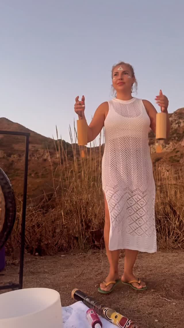 Sound is not just something you hear,it’s something your whole being feels.
Every vibration is a reminder to return to balance, every tone a cleansing of what no longer belongs.
In the resonance of a sound bath, the body softens, the mind quiets, and the soul remembers its natural harmony.
— Ana Harihar
I love to play at my friends event in Malibu Ca 🤗thank you @ananetanel 🤗#soundbath #fullmoon #highvibes