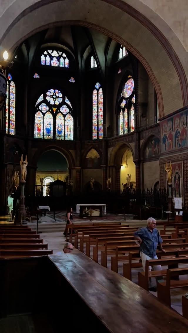 Chant traditionnel occitan « se canto » chanté à capella par la talentueuse soprano @anais.merlin_singer. Un moment suspendu dans le temps sous les coupoles de la Cathédrale. .
.
.
#orgue #organ #cathedral #cathedrale #departementdulot #cahors #villedecahors #musiqueclassique #paroisses #concert