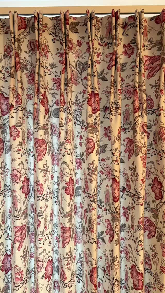 Recently fitted these curtains for a lovely lady who wanted to make her sitting room feel more cosy. She loved this print from @warnerhouse_1870 - such an intricate and delicate design. Interlined and lined and hung on a @cameron_fuller_limited track. Of course she had to have a few cushions to match! #interlinedcurtains #sittingroomcurtains #chinesepatterns #worcestershireinteriors #malvernhills #malvern #herefordshire #herefordshireinteriors #evanstextiles #cameronandfuller #warnerhouse