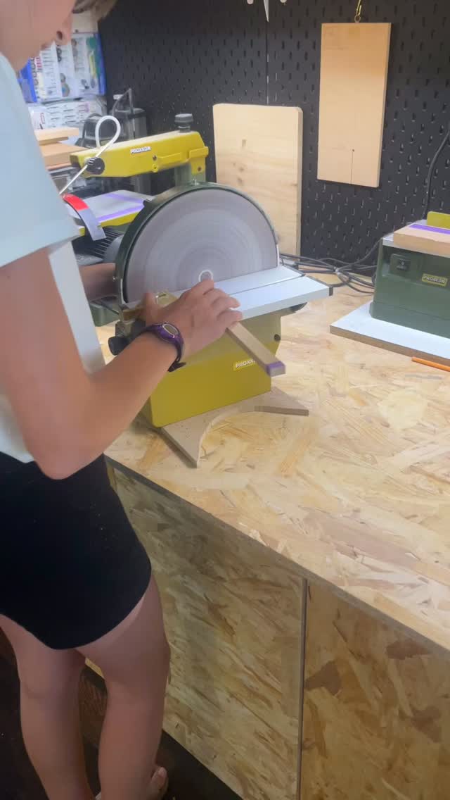 Atelier design enfants ados adultes, créer, travailler le bois, le papier, le cuir…
Atelier à l’année, en stage, EVJF, Team Building,
Et en famille !!!
.
#urbafab #loisircreatif #pourvous #activitemanuelle #enfamille❤️ #diy #ateliercreatif #stage #woodworking #activiteenfant #marseille #13007