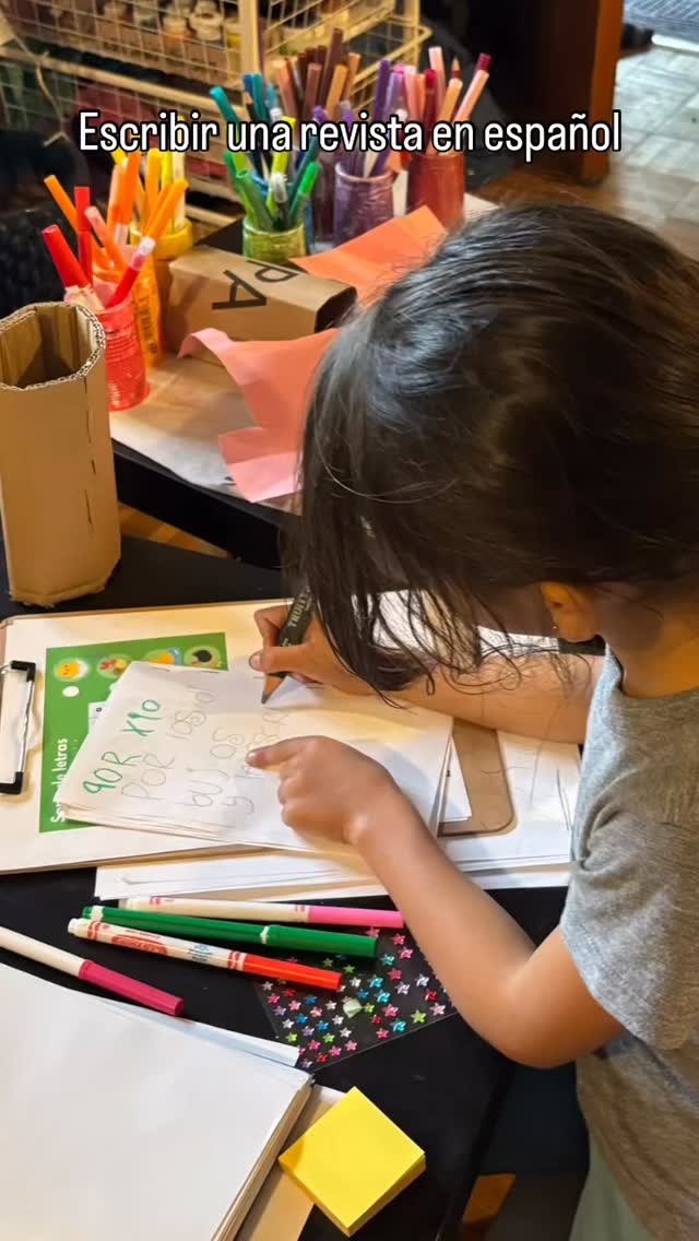 I didn’t tell her to write a book in Spanish, her little friend was doing it and she wanted to do it. Writing mini-books in Spanish is on their list of possible activities to get a point towards a weekly prize. I set the environment, the kids make the choices… Only the kids that were inspired to did this 😊.