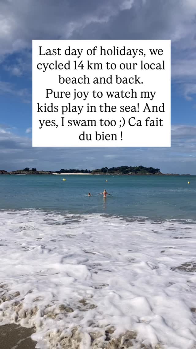 Last day of holidays we cycled 14 km to our local beach and back.
Pure joy to watch my kids play in the sea! And yes, I swam too ;) Ca fait du bien !