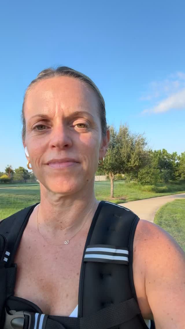 Want a quick boost of happiness? Taking an Awe Walk and boost your mood.
I do it almost every day and it works.
Science shows that present moment awareness, moving your body, and fostering positive emotions like awe will boost your mood.
Doesn’t have to be fancy. Just turn on your noticing mind and start walking! 🤪