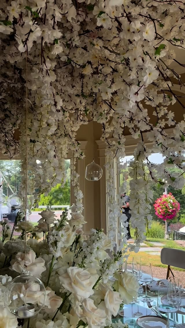 Putting our own magical touch on your fairy tale dreams
📌Location: Nissequogue Golf Club
#exclusiveevents #wedding #luxurywedding #weddingdecor #fairygarden #botanicalwedding #enchantedwedding