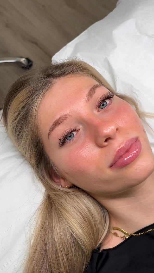 1:1 Wimpernverlängerung mit dunkelbraunen Lashes 🥰