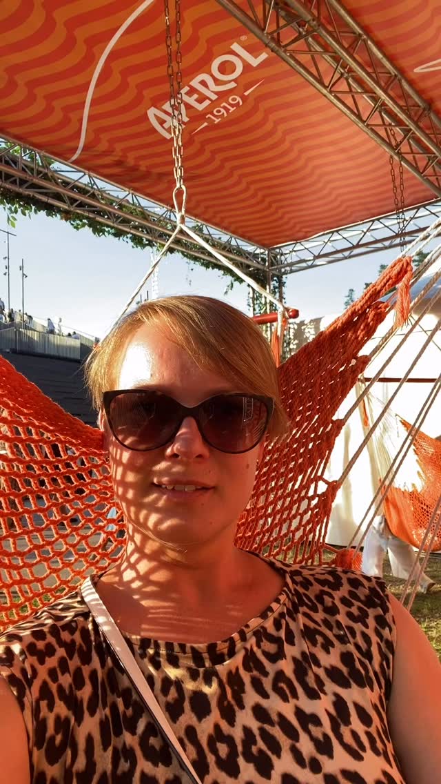 Golden summer days are coming to an end, and that means - back to routine, back to work, back to macarons! I feel like my schedule between now and Christmas is busier than ever - not just with orders, but also with events - too many to be able to attend! So if you have any events you’d like our macarons for - don’t delay, book in advance 📒
And that video - hubby just knows the perfect moment to step into the frame 😂
#summer #goldendays #aperol #events #macarons #robbiewilliams #riga #holidayblues #september #restart #letsgo