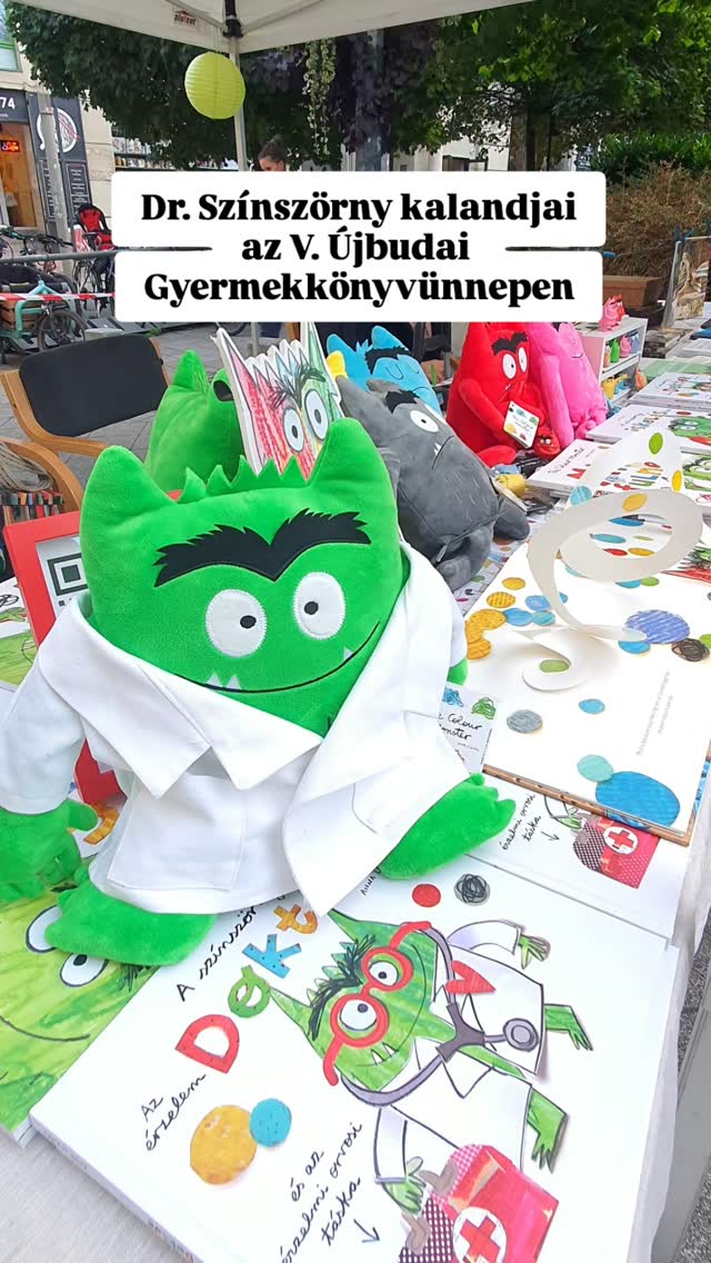 🎉 Köszönjük, hogy ilyen sokan jöttetek ki az V. Újbudai Gyerekkönyvünnepre! Idén is fantasztikus volt a hangulat, hála a közönségnek, a kiállitóknak és a szervezőknek! 🥰🪄📚 @b32insta
🧰❤️🩹 Rengeteg csodásabbnál csodásabb érzelmi orvosi táska is készült a foglalkozásunkon Dr. Színszörny receptjei alapján, amit aztán örömmel pecsételt is le Nektek 🤗😍 Szuperek vagytok!!
Jövőre is találkozunk itt és addig is figyeljétek, hol rendel legközelebb az érzelemdoktor! 😍🩺📖❤️🩹
Itt is súgunk és a hírlevelünkben is... 🤭 rajta vagytok?
#aszínszörny #azérzelemdoktor #színszörny #érzelemdoktor #érzelmifejlesztés #érzelmek #újmegjelenés #annallenas #labirintuskiadó #gyermekkönyvünnep
