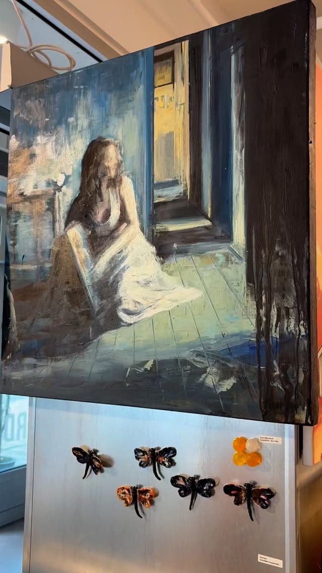 En fin søndag i galleriet i nydelig solskinn!☀️
Solgte kunstverk er nå pakket og sendes med post og DHL / Hurra!!!
/To kunstverk av Anne Gundersen skal til Indre KVARØY på HELGELANDSKYSTEN.
Et kunstverk av Hilde Eilertsen Sletvold til KRISTIANSAND. Et kunstverk av Helene Knoop til MILANO, ITALIA. Det siste kunstverket av Rino Larsen sendes til TAIWAN!
•
@tromsosentrum @gallerinord @heleneknoop @artbyagu @hildeesletvold @rinolarsen @kunst_i_rom @kunst_i_rom @kjern_art @glasskunstner_kj