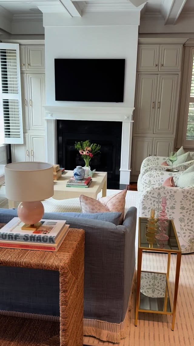 Photoshoot day at our project in I’on yesterday! We cannot wait to show y’all how these photos turned out. They’re actually going to be featured in a coffee table book coming out later this fall by @markbrookephotography !
As interior designers in Mount Pleasant, South Carolina, we strive to make your home feel like ~you~ while also pushing your boundaries - like having a game table instead of a formal dining table!
Interior designers in Charleston
Interior designers on Kiawah island
Interior designers on Sullivans island
Interior designers on isle of palms
Southern living, fun patterns, custom furniture, lowcountry living, Charleston style, traditional homes, transitional homes, cozy homes
