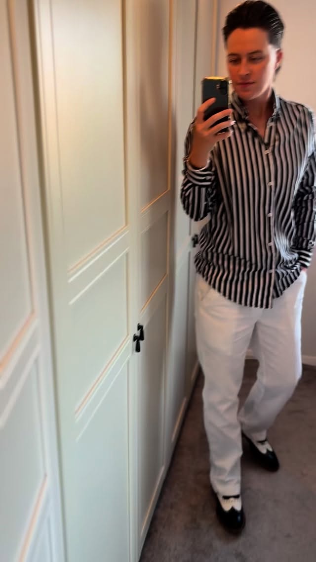 I had the pleasure of visiting Bellis by Blue Diamond in Bicester, a modern and welcoming salon known for its talented team and great service. Using vegan-friendly brands like Montibello and Kyana, they really focus on giving clients a personal and high-quality experience. I was invited to run a hot towel wet shave masterclass, teaching traditional barbering techniques to their already skilled stylists. A brilliant day with a team who are passionate about learning and giving their clients the very best. #wetshavecourse #teach #learn #BarberCourses #TheBritishSchoolOfBeautyAndBarbering