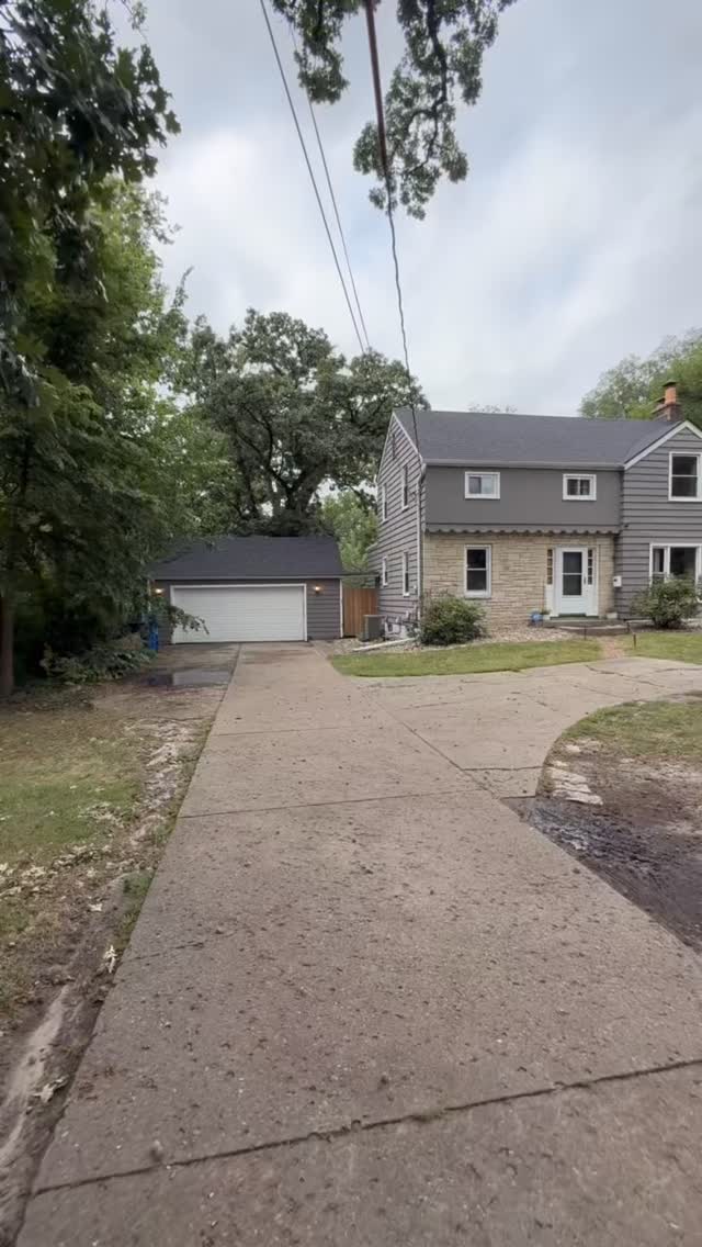 You won’t believe this hidden gem in Des Moines.
This charming 3-bedroom retreat sits on nearly 0.7 acres — yes, in the city. You get character, space, and modern updates all in one.
-Gorgeous hardwood floors
-Sun-soaked living room
-Formal dining + oversized kitchen
-Fully renovated bathroom (2024)
-Major updates? New HVAC (2023), roof (2019), windows, paint, sewer line, and more.
And that yard? Massive, private, and perfect for fall nights. Detached 2-car garage and a patio setup that’s made for hosting.
Location is a win too — just minutes from Valley Junction, the interstate, and Greenbelt Trail.
Ready to see it in person? DM to schedule your showing
#DesMoinesRealEstate #ValleyJunction #IowaHomes #JustListed #dsmusa