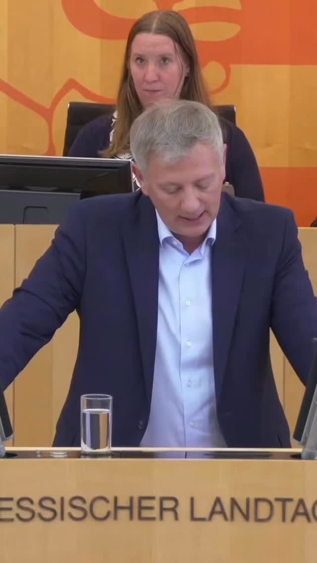 Der Hessische Kultusminister feiert sich für die Ergebnisse des Bildungsmonitors ab, obwohl wir bei der Bildungsqualität auf Platz 12 stehen🤦🏼♂️ Statt Misstrauen in Schulen, Schüler und Lehrkräfte zu haben, wollen wir Freie Demokraten einen anderen Weg gehen: Mehr Freiheit für die Schulen bei Personal und Finanzen sorgen für eine bessere Bildung, als die Ministerialbürokratie des Kultusministeriums.