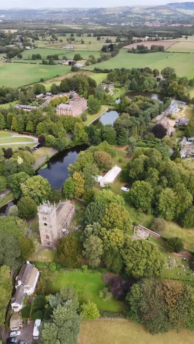 From the historic charm of Gawsworth Hall to the elegant marquee and the nearby church, this dreamy wedding set-up has it all - perfectly connected and beautifully captured from above.
Stunning footage from @vanillainallseasons
Venue - @gawsworthhall
#greenfarmmarquees #itsawillsthing