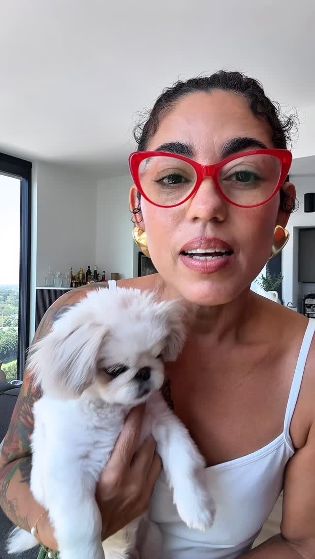 There is something so meditative and calming about straightening up and have a serene space. It’s one of my favorite things to do. If you missed my YT video yesterday check it out. I chat about being an empty nester now and our move to the city. 🥰 Have a beautiful day Darlings!