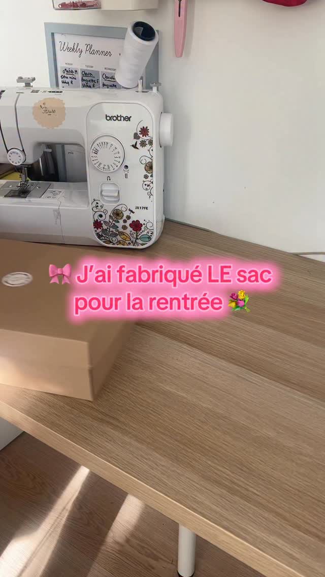 Le best seller depuis que j’ai créé la marque il y a maintenant 2 mois 🥹🌸
Le sac baguette froufrou avec son petit porte clé 🎀
Disponible avec différents tissus de seconde main ou en polka dot 🫶🏼