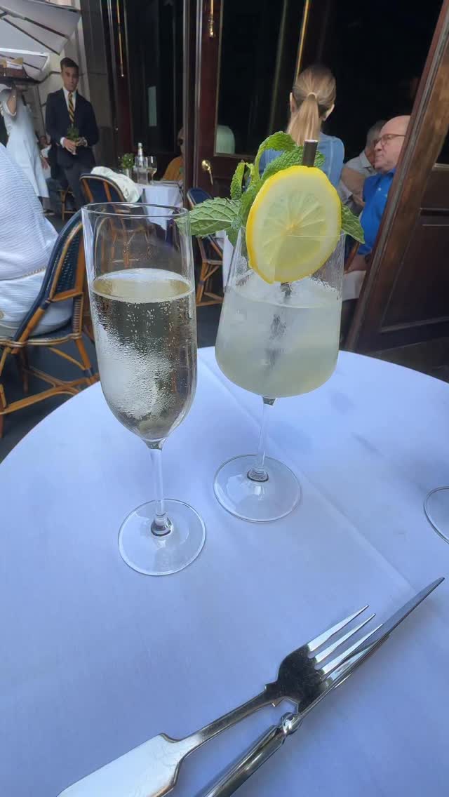 RL Restaurant has a summer menu out including the Hamptons Spritz and the Watermelon & Feta Salad. 🍉🥗🍸🍋 Of course, I can’t go there without having my favorite shrimp cocktail.
I love the vibes here. 🫶
#chicago #chicagofood #restaurants #chicagodinner