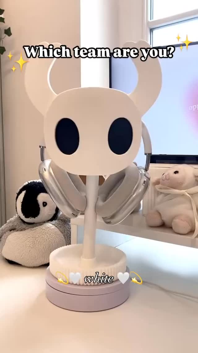 I’m feeling team two colors today! 💫🖤✨🤍
This cute way to display your headphones is perfect for any setup 🎧. Thanks to the possibility of interchangeable parts, you can change the top decoration really easily, or also have the base in many colors. 💖🫶
You can check out our products on 👉 minuko.com ✨
#deskaccessories #deskaesthetic #desksetup #setup #gamingsetups #cozygamingsetup #cozygaming #deskorganization #headphones #headphonestand #cute #gamergirls #gamer #hollowknight #hollowknightsilksong #fyp #fypシ