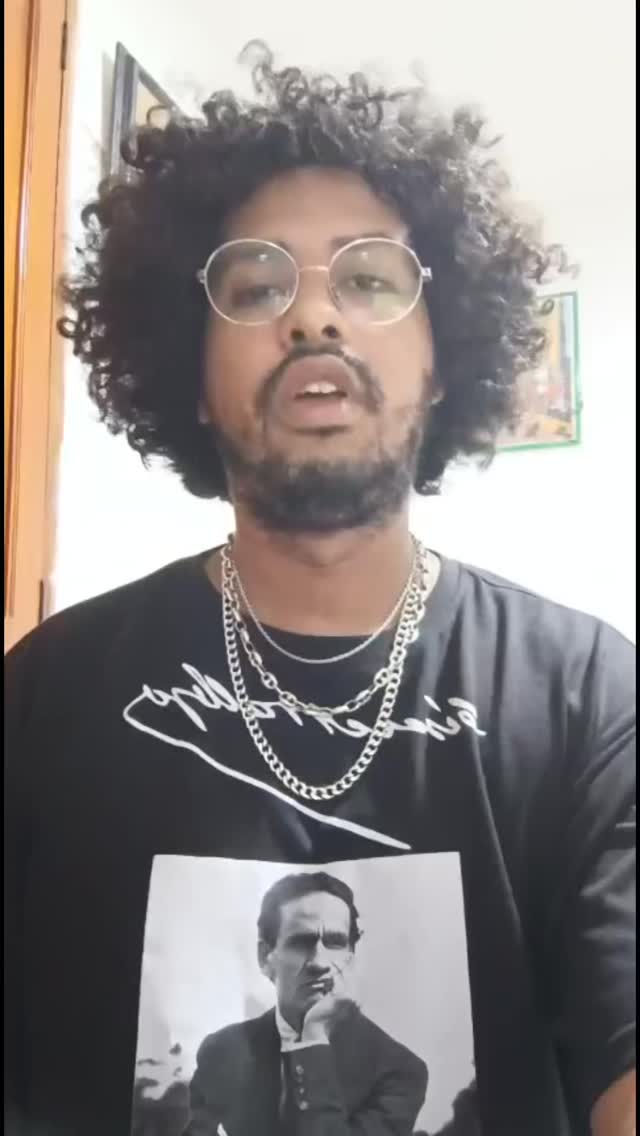 🪽IDILIO RULFIANO🪽
👉En este #viernespoético damos paso a la voz del poeta Jeimmer Eduardo Padilla con sus versos íntimos que evocan recuerdos y experiencias personales.
Sobre el autor:
✍🏾Es filólogo Hispanista con enfásis en literatura de la Universidad de Antioquia, Máster en Crítica Cinemátografica de la Escuela de Cine y Audiovisual de Madrid (ECAM). Bilingue y experto en traducción.
🫶Para nosotros es un gusto tenerlo hoy en La Chaza
🎉Gracias: @jeimmerpadillag
#poetascartageneros #nuevasvocespoéticas
#lachazavisibilizanuevosautores
#sépoesía #cartagena