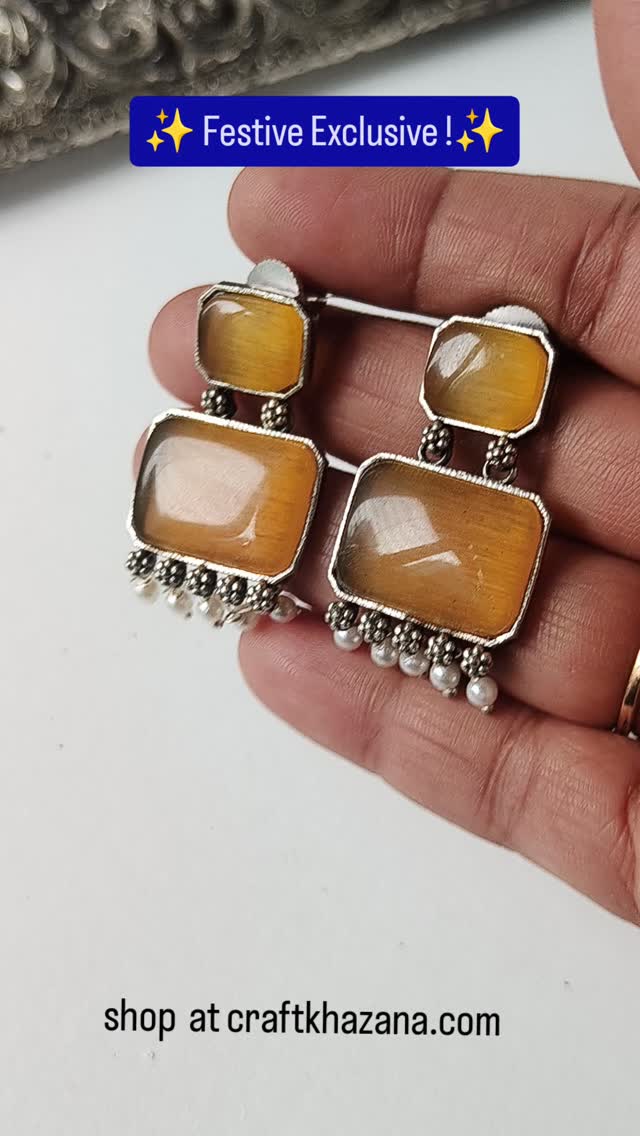 ✨ Festive Exclusive ✨
Silver replica earrings in vibrant colours with hanging pearls 🌸
Perfect for Navratri & Diwali parties 💃
✔️ One in each design | Truly Exclusive!
DM or shop online at www.craftkhazana.com
Follow us for more such collections.
#CraftKhazana #SilverReplicaEarrings #FestiveStyle #NavratriLook #DiwaliReady #EthnicVibes #PartyPerfect #IndianJewelryLove #LimitedEditionJewelry #SinglePieceOnly #pearljewelry