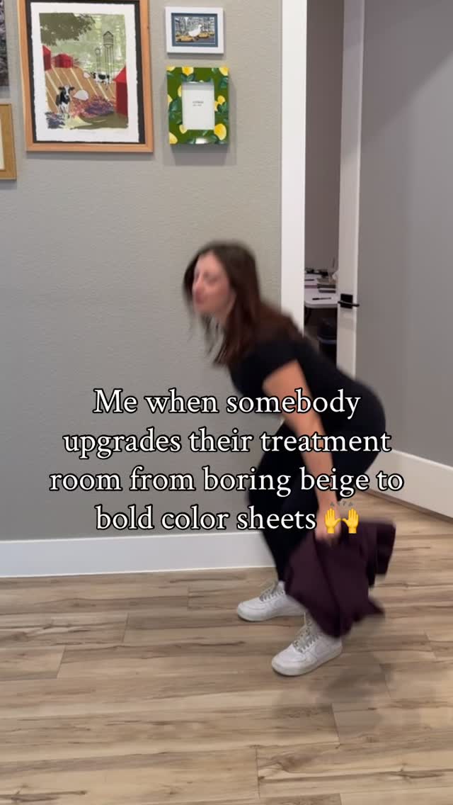 My landlord doesn’t allow me to paint my walls, so tbh the colorful sheets and decor are keeping me (somewhat) sane.
🙌Free Shipping on orders $75+
💕 No hassle returns
#massagetherapist #soloestheticianlove #massageroom #spainspo #treatmentroominspo #sparoom #massagetablesheets #massagesheets #spadecor