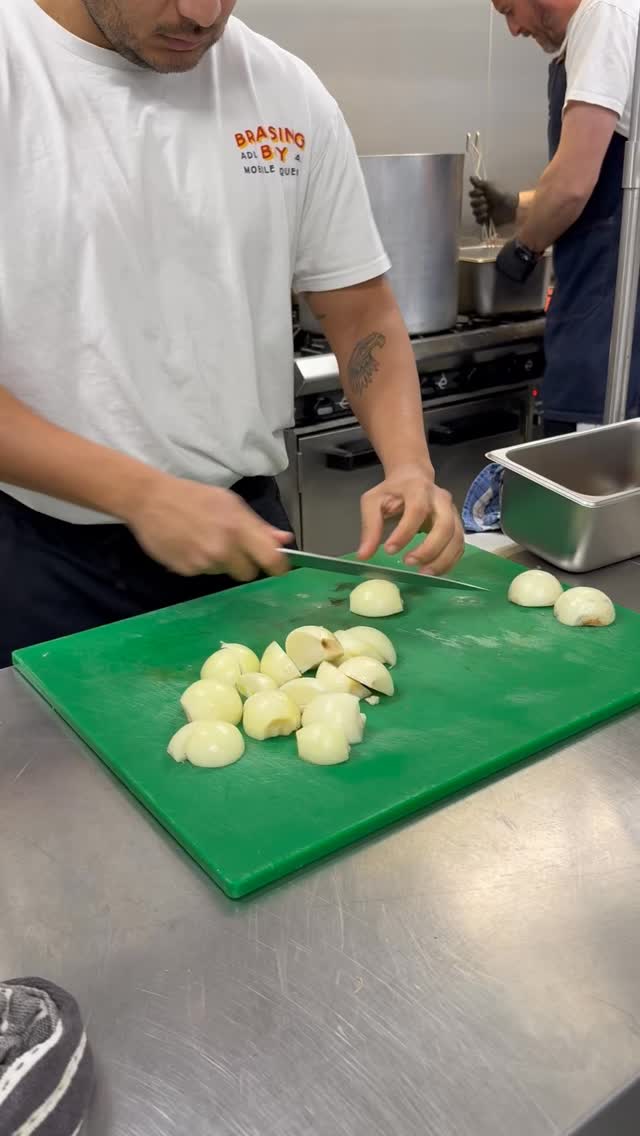 Onion + garlic + tomatillos + herbs and just the right amount of spice = Salsa Verde BB style 🤤