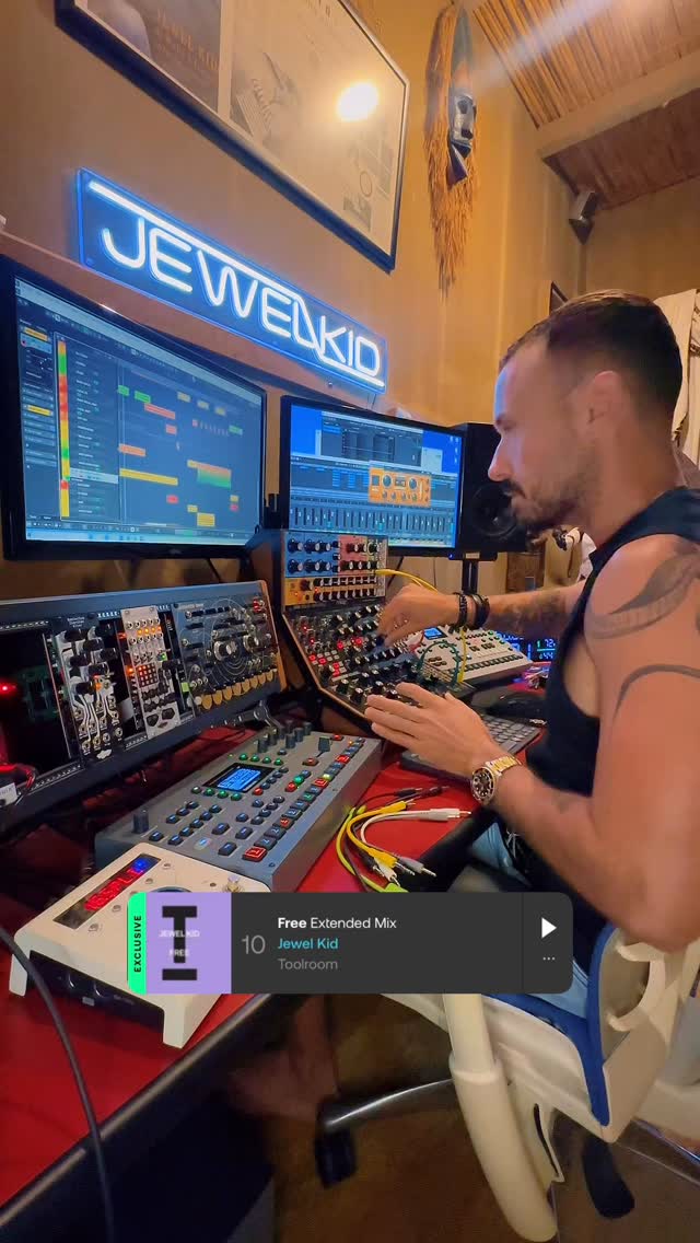 This little jam turned into a Top 10 weapon 🙏🏻 @beatport @toolroomrecords