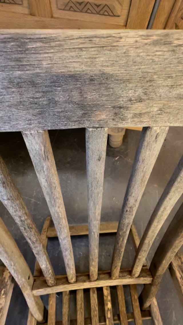 ✨ « Qui aurait cru qu’une vieille chaise longue en teck pouvait redevenir aussi belle ? 😍
Un bon aérogommage… et c’est reparti pour des années 🪵✨ »#aerogommage #bois #avantapres #pourtoi