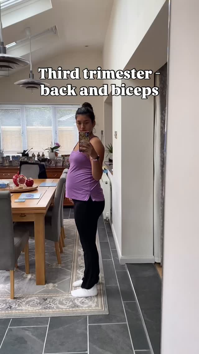 28 weeks preggo, 3rd trimester babyyyy
Training your back and biceps is super important in pregnancy as:
1. Strong biceps will prepare you for carrying your baby.
2. The back muscles weaken due to postural changes in pregnancy. Keeping them strong will improve your posture and prevent muscle imbalances.
Use light weights, at a moderate effort. Aim for 12-15 reps 2-3 sets for each exercise.
As always, check with your doctor before starting a new exercise regime!!! Exercise in pregnancy is super beneficial- as long as it is safe for you to do so!
#pregnancy #thirdtrimester #prenatalfitness #pt #prenatalexercise #pregnant #exercise #pregnantexercise #mumtobe #exerciseinpregnancy