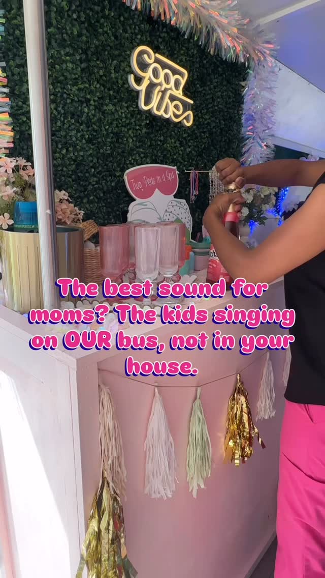 Moms, imagine the singing, laughter, and excitement… happening outside your house 😉🎶
Book Two Peas In A Spa 🧖🏽♀️