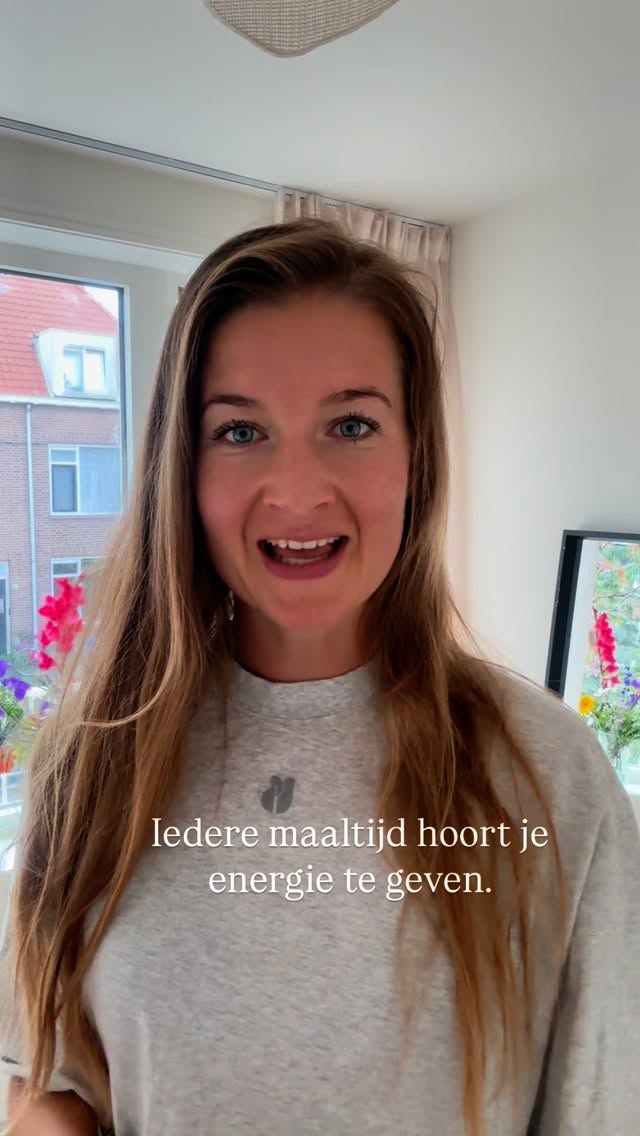 Voeding is pure brandstof voor ons lijf.
Dus wannneer jij na de maaltijd behoefte hebt aan een kopje koffie of een chocolaatje? Of misschien een dutje..
Dan klopt er iets niet. Voeding = energie.
Wat het kan doen belemmeren is je bloedsuikerspiegel.
Zelf heb ik mega veel last gehad van mijn bloedsuikerspiegel na een COVID infectie en heb ik heel veel invloed op mijn huid en spijsvertering door het optimaliseren van mijn bloedsuikerwaaden.
Maak ik een zooitje van mijn bloedsuiker? dan heb ik meer last van brainfog, acne en darmklachten.
Daarom ben ik groot fan van het optimaliseren ervan.
Niet alleen mensen met diabetes heeft hier voordeel van maar werkelijk iedereen.
Wil je dat ook? 30 september kan je nog mee doen met het bloedsuiker traject (Next level Energy) 💕
Wil je nu alvast in de actie?
1. Eet dan voor je lunch en dinner wat rauwkost zoals wortelen, komkommer, bleekselderij.
2. Wandel/beweeg 10 minuten na je lunch en je avondeten (kan ook het huis opruimen zijn)
3. Slaap minimaal 7,5 uur per nacht
Succes en wie weet tot gauw! 💕