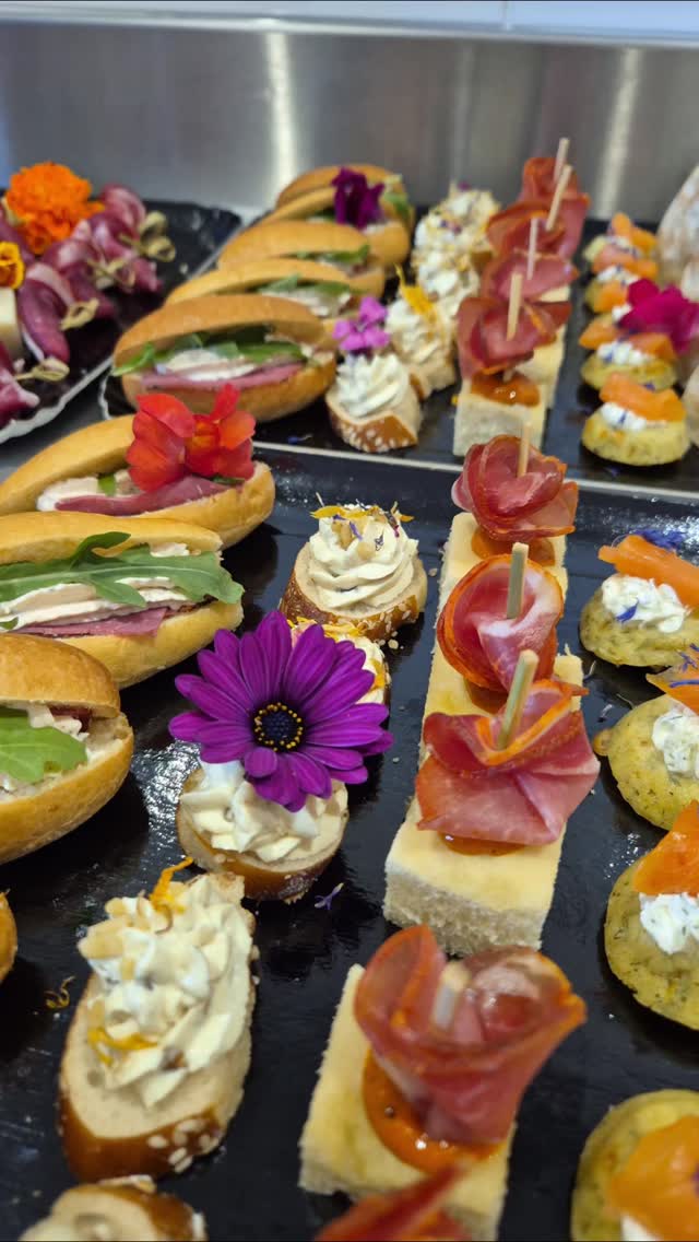 Petit apéritif d’Inauguration
#admraube #traiteurentreprise #traiteurmignardise #traiteurbaptême #traiteur #traiteuranniversaire #traiteurtroyes #traiteurmariage #traiteurevenementiel #traiteuraube