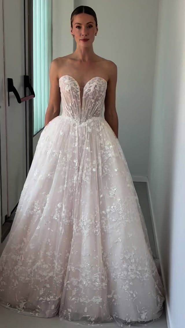 #2026BridalCollection
@pronovias #pronoviaspartner #bridal #wedding #bride2025