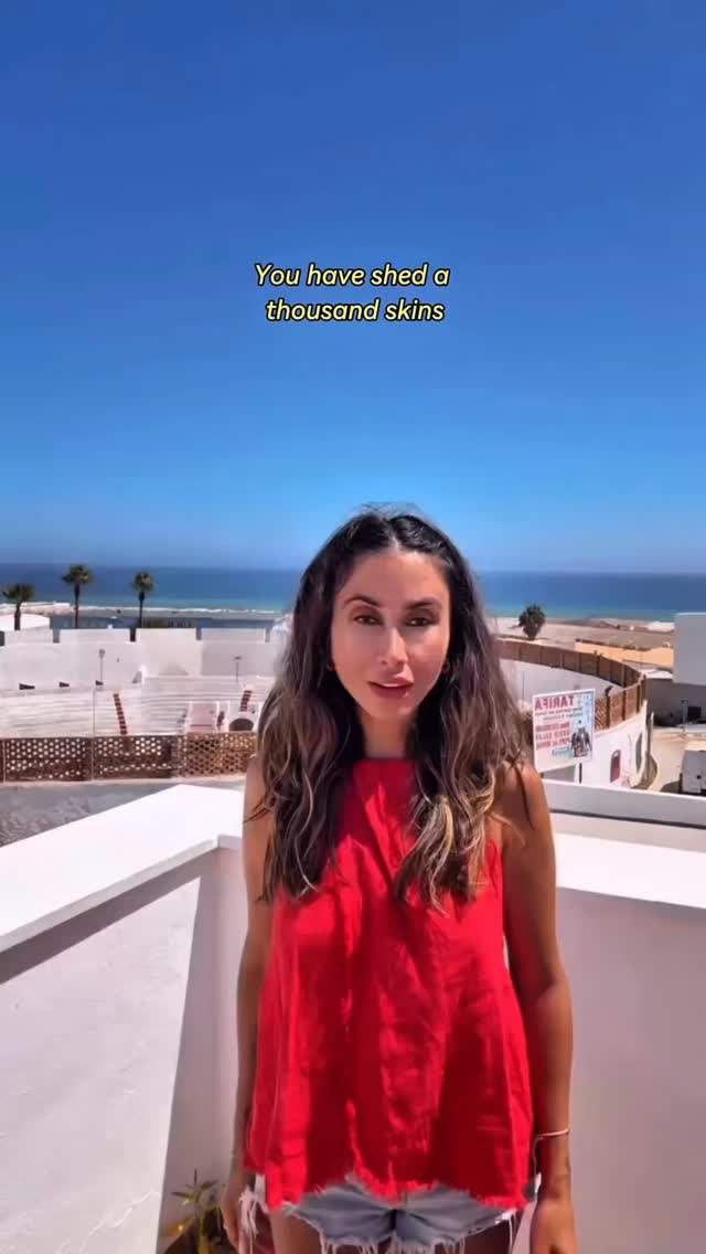 We go through so many versions of ourselves.
ما این همه نسخه مختلف از خودمون رو پشت سر میذاریم.
To become who we are today.
تا بشیم کسی که امروز هستیم.
Sometimes it feels heavy carrying all those past versions.
گاهی وقتا حس میکنیم سنگینه این همه آدم قبلی رو با خودمون حمل کنیم.
The girl who didn’t know better.
اون دختری که نمیدونست.
The one who tried too hard.
اون که زیادی تلاش میکرد.
The one who didn’t feel enough…
اون که خودش رو کافی نمیدید…
But here’s the truth: your bones have grown.
ولی حقیقت اینه: استخونات رشد کردن.
But your core magic has never changed.
ولی اون عنصر اصلیت هیچ وقت عوض نشده.
Those past versions aren’t your burden.
اون نسخههای قبلیت بار اضافی نیستن.
They are your roots.
ریشههاتن.
And they’re proud of you.
و بهت افتخار میکنن.
Next time you feel overwhelmed by who you once were.
دفعهی بعد که حس کردی یادِ گذشتهت برات سنگینی میکنه،
Take a moment to thank her.
یه لحظه وقت بذار و ازش تشکر کن.
She walked so you could rise. ✨
اون راه رفت تا تو بتونی بلند شی. ✨
Save this for the days you forget how far you’ve come. 💛
این رو نگه دار برای روزایی که یادت میره چه راهی رو اومدی. 💛
☀️☀️☀️
#SelfGrowth #InnerStrength #EmpoweredWomen #PersonalJourney #SelfLove #RiseAbove #Transformation #SoulGrowth #HealingJourney #StormChild
#رشد_شخصی #قدرت_درونی #زن_قدرتمند #مسیر_زندگی #عشق_به_خود #تغییر #رشد_روح #شفای_روح #فرشته_طوفان #خودشناسی