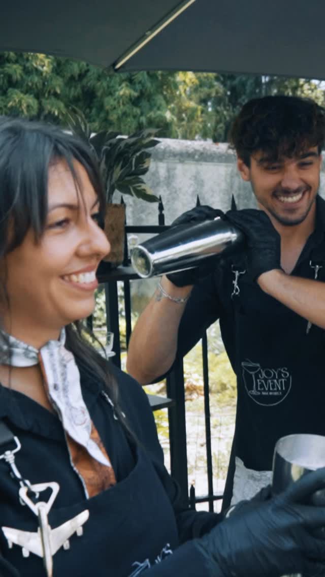 Un immense bonheur d’avoir pu servir nos amis pour leur mariage ✨🍸
Notre animation cocktails a surpris et enchanté leurs invités, rendant ce moment encore plus unique 💫
Et vous ? Vous vous mariez cette année ou l’année prochaine ? 🎉
Contactez-nous dès maintenant pour réserver à vos invités une expérience unique : notre animation cocktails saura surprendre et ravir chacun d’entre eux🥳
📧 contact@joysevent.com
☎️ 0780981806
🧑💻Www.joysevent.com
Merci à notre incroyable photographe et vidéaste de la journée @aih.prod
#ladolcevita #Mariage2025 #mariage2026 #barmobile #barephemere #Labarmobile #barmariage #mariage#WeddingDay #CocktailsSignature #AmbianceRaffinée #UnJourMagique #FéérieEnAmoureux #LoveAndLaughter #MerciLesMariés #WeddingCruise #MomentsSuspendus #JustMarried #LyonEnFête #SouvenirsInoubliables#lyon #Grenoble #Annecy #Montelimar