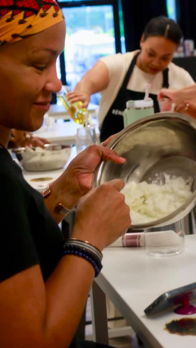 ✨Oct 18–19 • 10–4pm both days✨
Tanger Outlets Locust Grove @hometownvendormarket
🛍️ Come shop your RENUMe Collection favorites
🧴 Create your own custom 4oz Mini Body Butter ($25)
🫶🏽 Try our Sugar Butter Scrubs at the hand-wash station
One weekend. One experience. Don’t miss it! 💖
#renumecollection #naturalskincare #sugarscrublove #vendorevents #mixingexperience