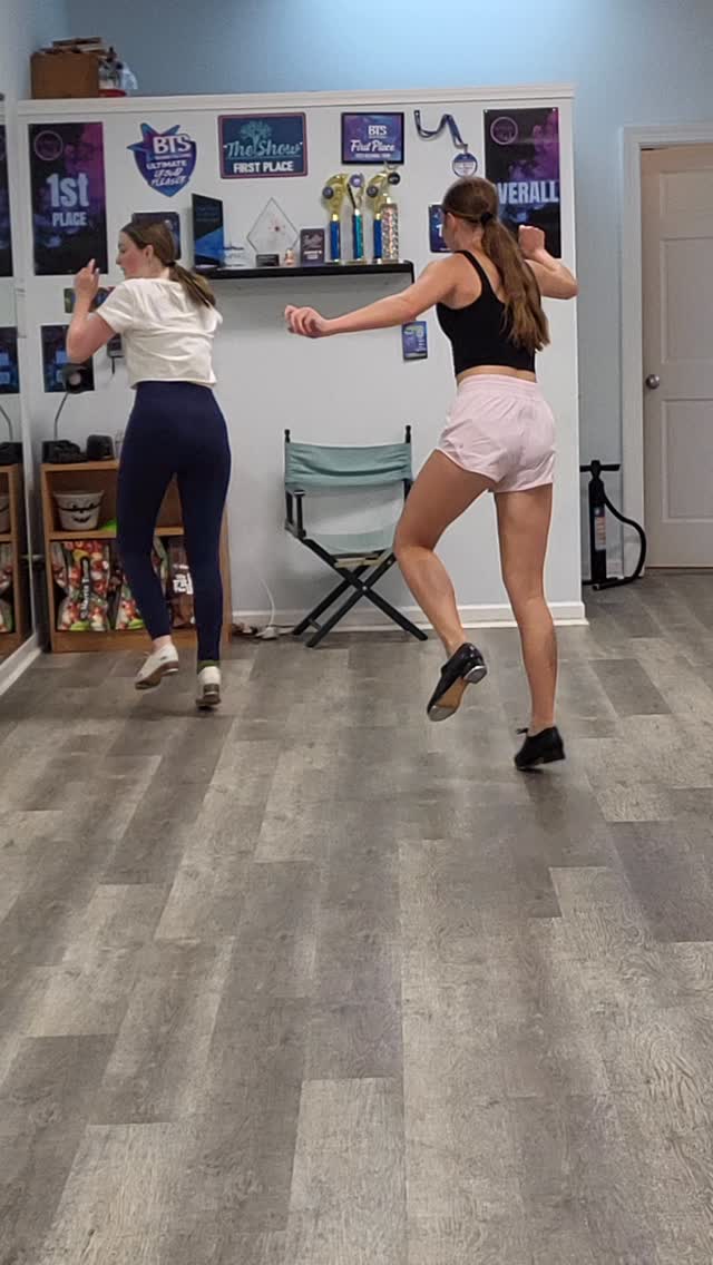 I love when sweet moments like this get captured - moment from a private with @sydneyrosedances working on her solo for this season!
#tapdancer #choreo #danceteacher