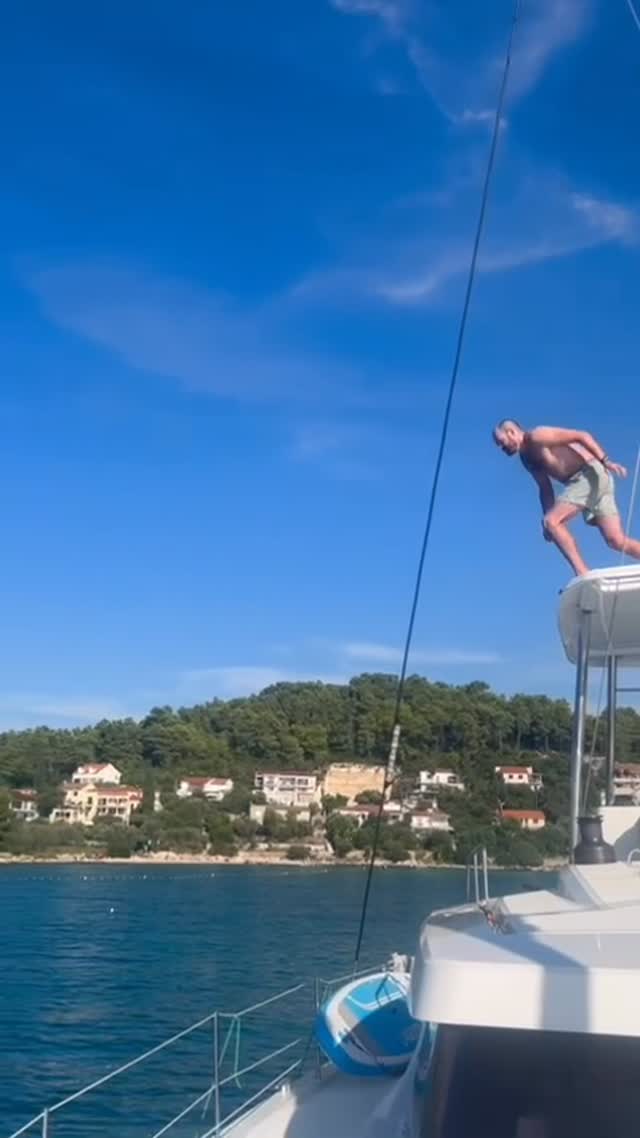 No cliff? No problem! Just be sure to charter a Catamaran with a nice high flydeck 🤙