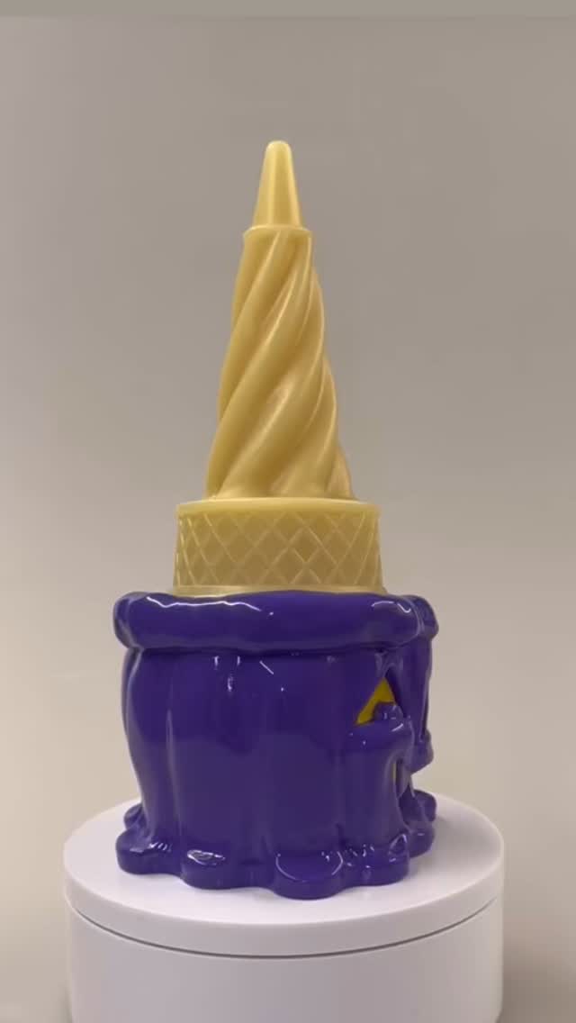 Yet another color-way.
#designertoy #vinyltoy #sofubi #pumpkin #halloween #spooky #purple #jackolantern #resin #resincasting #3d #3dprint #3dprinting #icescreamman #sculpture #art #design #maker #diy