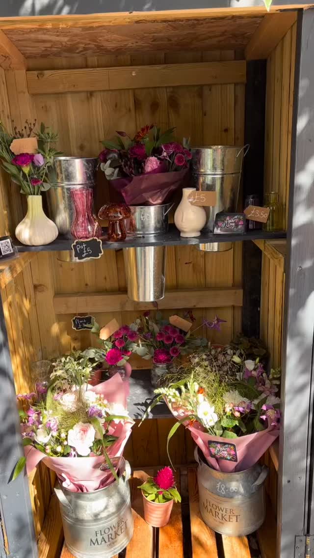 Fresh flowers for the weekend @the.birdhouse.cafe pop in and grab a coffee or cake and check out the flowers, plants, and cute little vases available in the Flowersnug flower shed ✨💐🌺💐🌺✨✨💐🌺
