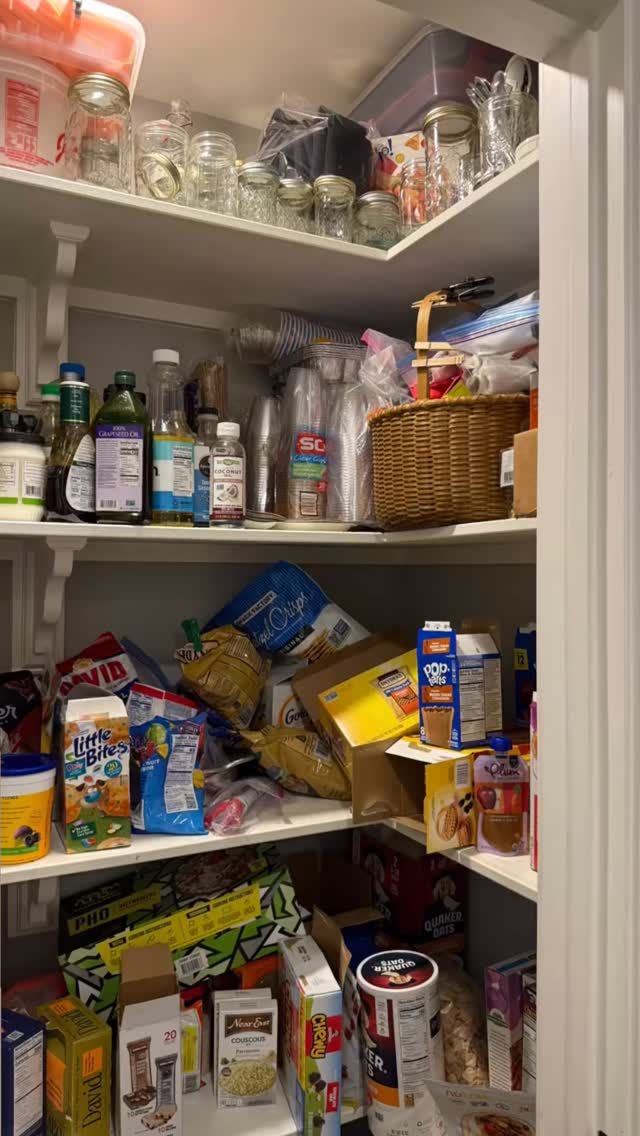 Warning: This pantry glow-up may cause organization envy.
What was once a jumble of snacks and mystery cans is now a calm, functional pantry where everything has a home. From labeled bins to perfectly lined jars, this makeover proves that organization isn’t just about looking good—it’s about making life easier every single day.
✔️ No more searching for ingredients
✔️ Easy to see what you have (and what you need)
✔️ A system the whole family can keep up with
Ready for a pantry that works for you? Let’s create a space that brings order, beauty, and a little bit of everyday joy.
👉 DM me to start your own glow-up today!
#PantryGoals #ProfessionalOrganizer #OrganizedLiving #DeclutterYourLife #KitchenOrganization #organizedlife #organizedhome #mainline #mainlinepa #mainlinemoms #organizingthemainline