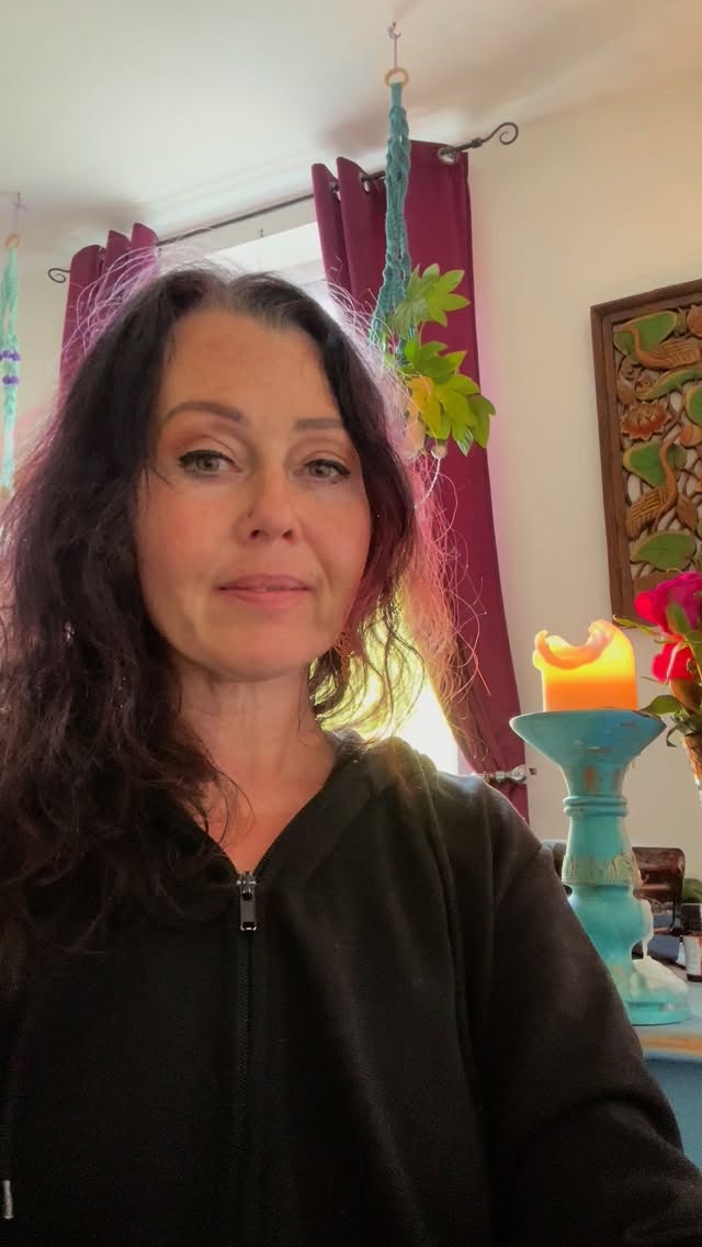 Ever wondered why mums stroke their baby’s foreheads like this? It’s the spinal zone in facial reflexology. You can use this for a quick reset, whilst also smoothing out fine lines. Here are some more tips for nervous system reset
- Practice deep breathing to calm your nervous system. Inhale deeply through your nose, hold for a few seconds, and exhale slowly through your mouth.
- Regular mindfulness and meditation practice helps you regulate and reduce stress. Start with short sessions so as not to overwhelm yourself .
- Engage in regular physical activity, such as yoga, tai chi, or qigong, to move energy through your body and out, help regulate you and promote relaxation.
- Use grounding techniques, such as focusing on your five senses, or standing barefoot on grass.
Sleep and Relaxation needs to be a priority, as well as engaging in relaxing activities, reading or listening to music, just chilling
- a balanced diet, avoiding sugary and processed foods, alcohol and caffeine which exacerbate nervous system dysregulation.
Social Connection is so important. Nurture friendships and build strong relationships with like minded others to promote emotional well-being.
- Spend time in nature whenever you can, sit by a fire, walk in the woods, watch the clouds, stargaze, listen to the birds, watch the waves wash along the shore, engage in activities that promote a sense of calm.
- Seek Professional Help if you’re struggling with nervous system dysregulation, I recommend somatic therapy
Experient with different techniques to find what works best for you. If you’d like to go deeper with me, try a deeply relaxing facial or nourishing nature energy work #marietruelight #healer #naturalhealing #nervoussystemhealing