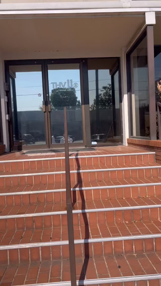 White Magnolia Candle Co. was live on @thevinethv11 today. Thanks again for having us, we enjoyed ourselves 🤎🍁