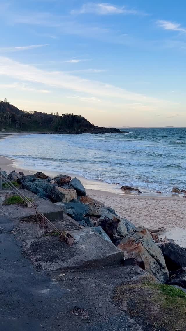 I had every intention of going home to mow the lawns! 😩😞
Experienced this magic instead ✨
#iloveportmacquarie
#portmacquarieartist
#artwalk